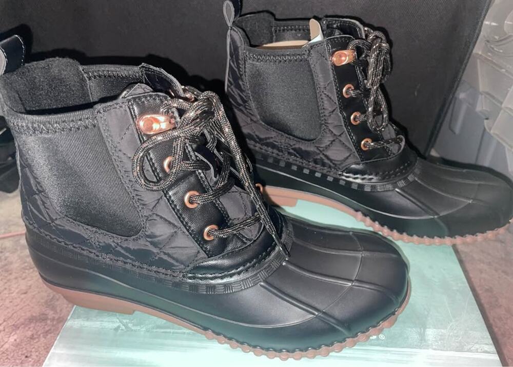 Women’s Magellan Outdoors Quilted Duck Boots- size 8